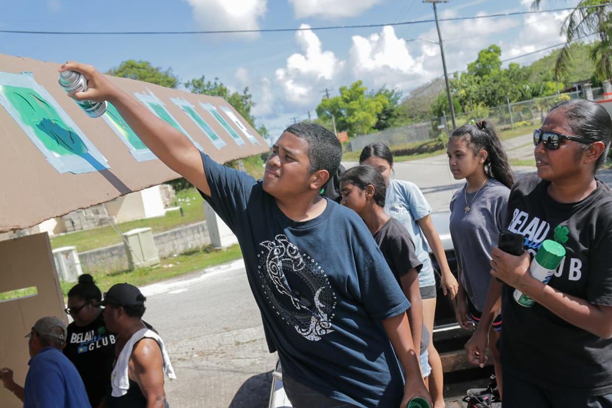 4-H Belau Youth Club cleaning and painting bus stops