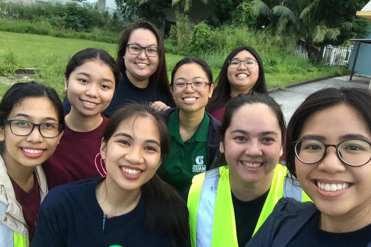 Students assist with the Dengue Fever Homeless Outreach effort in October 2019.