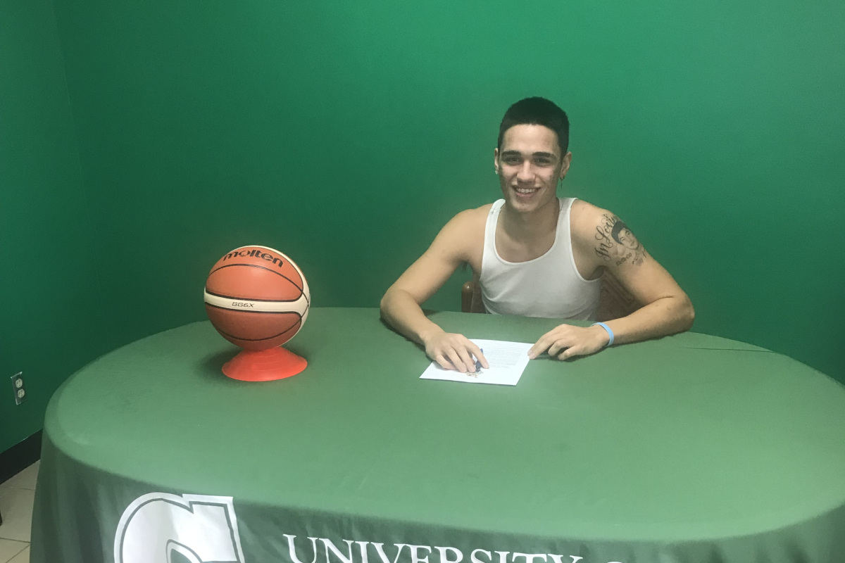 Men's Basketball signs Michael Quan