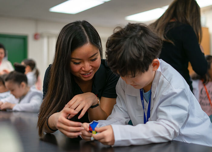 Karla Wang assists student Jayden Yi