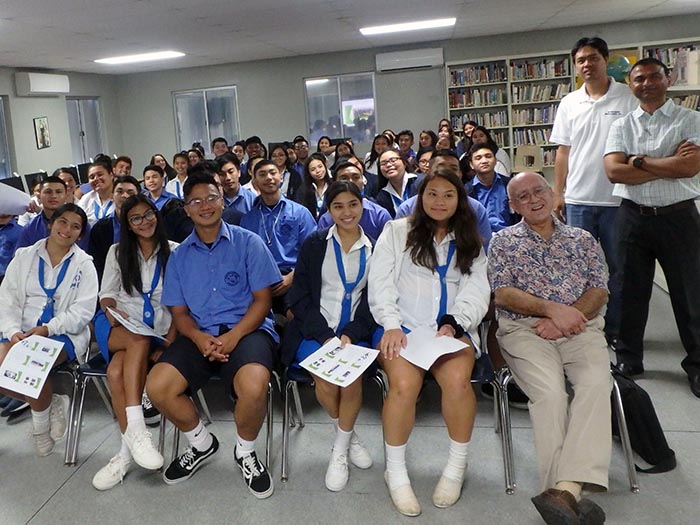 Group photo of Dr. Khosrowpanah and Dr. Patil with Notre Dame students