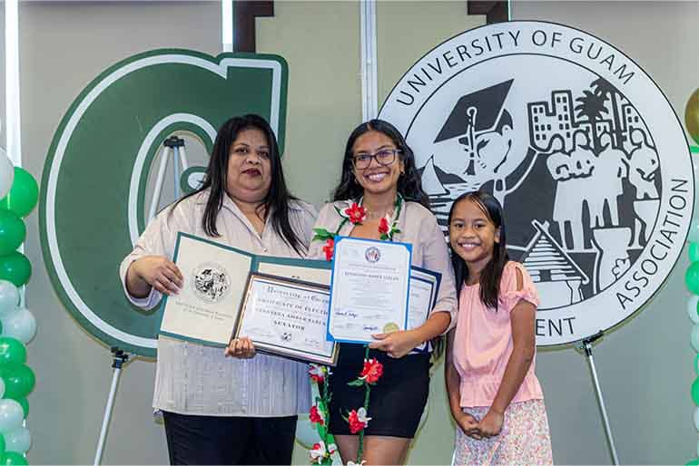 Kennysha Sablan poses for a photo with her family